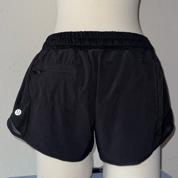 Lululemon Hotty Hot Short Black (First Release) *2.5" size 6 - Picture 12 of 16